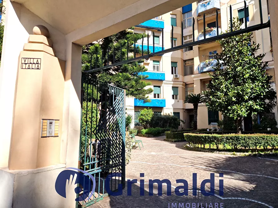 Immagine 2 di Trilocale in vendita  in Via Giacinto Gigante 10 a Napoli