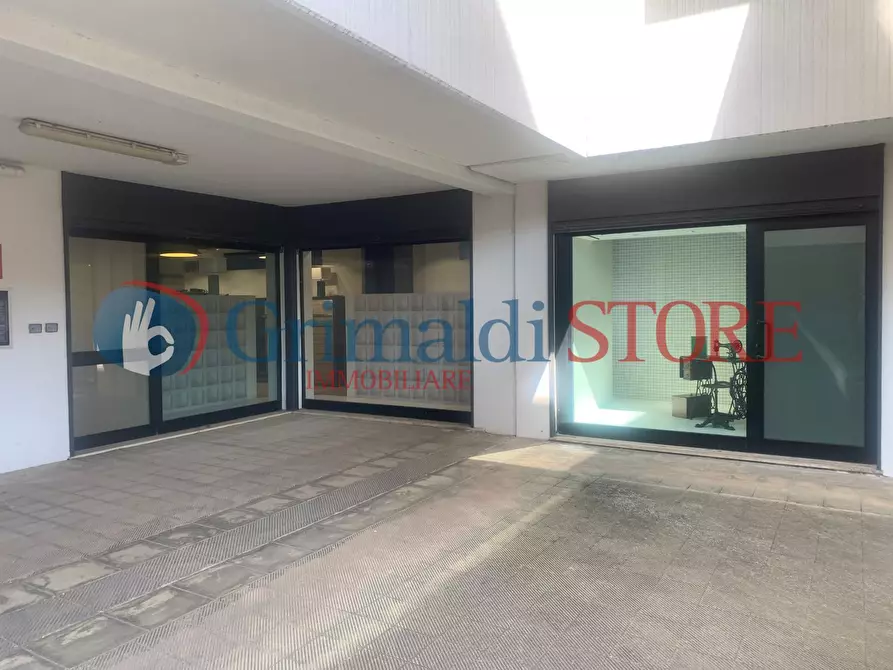 Immagine 1 di Locale commerciale in vendita  in Via Pacinotti 19 a Campi Salentina