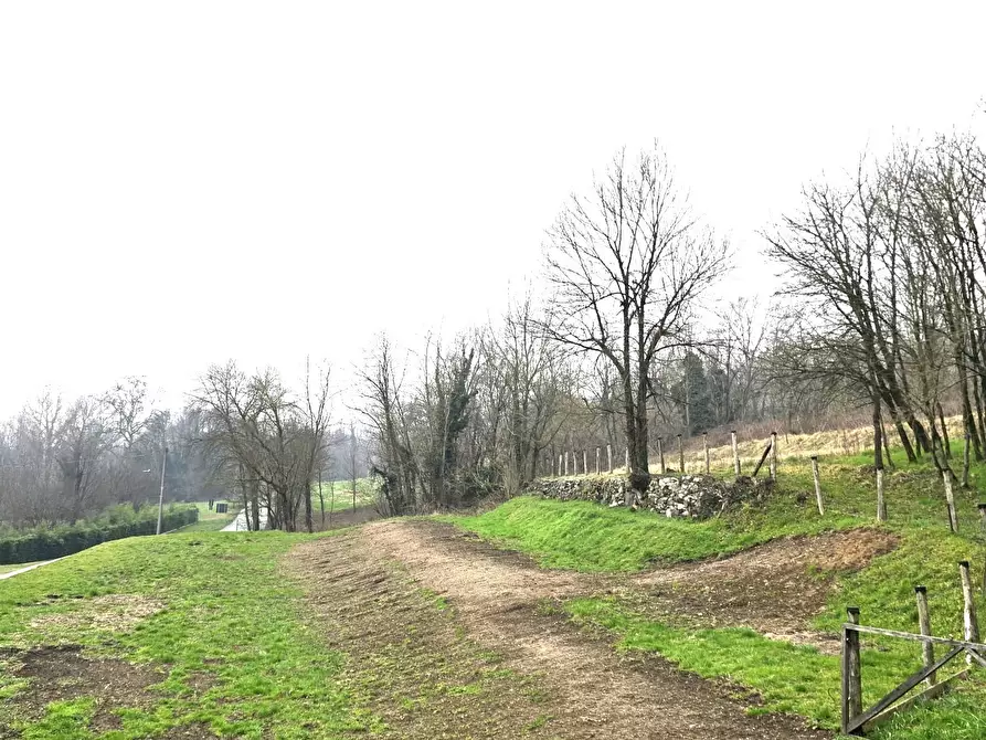 Immagine 27 di Rustico / casale in vendita  in Via C. Battisti 4 a Merone