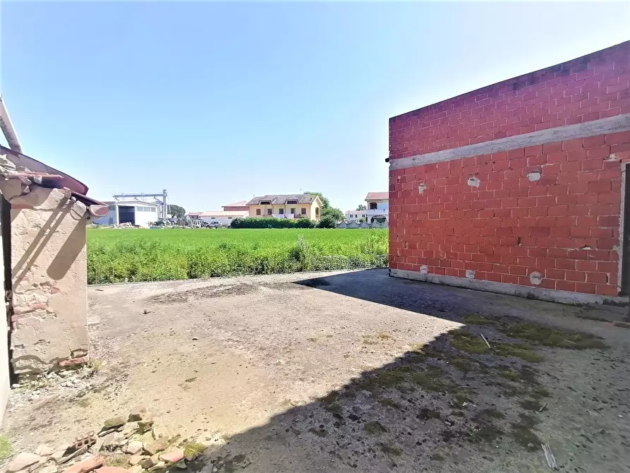 Immagine 15 di Rustico / casale in vendita  in via adua 10 a Pezzana