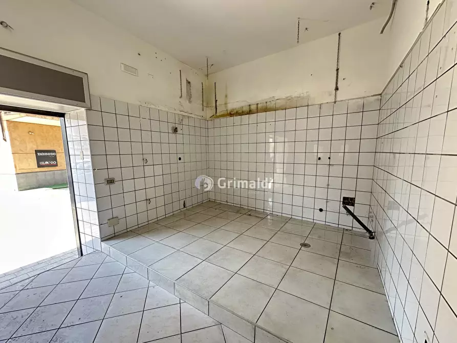 Immagine 7 di Locale commerciale in affitto  in Via San Francesco D'Assisi 89 a Acerra