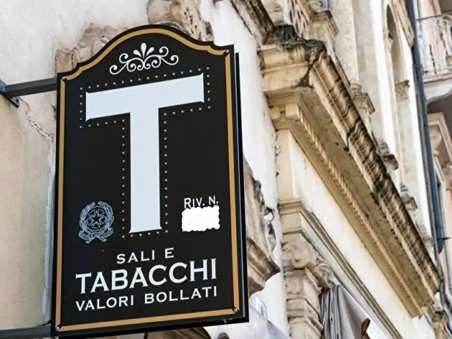 Immagine 1 di Tabaccheria in vendita  a Vercelli