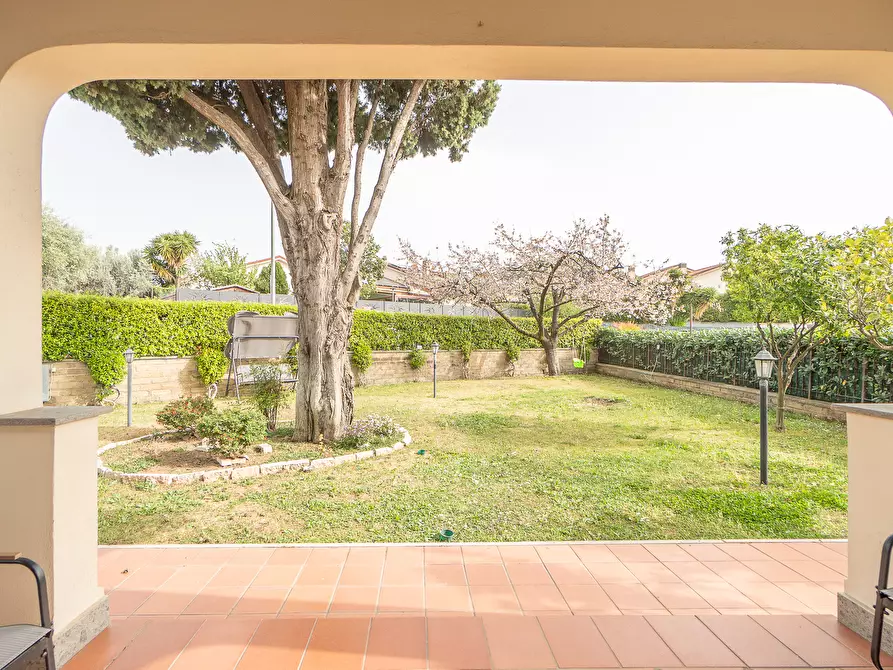 Immagine 3 di Villa in vendita  in Via Moricone a Albano Laziale