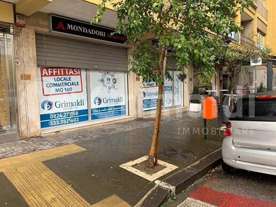 Immagine 4 di Locale commerciale in affitto  in Viale A. Mellusi 160-162 a Benevento