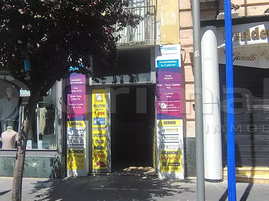 Immagine 4 di Locale commerciale in affitto  in Corso Campano 183 a Giugliano In Campania
