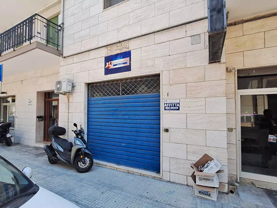 Immagine 3 di Locale commerciale in affitto  in Via Giovanni Andrea Coppola 1 a Lecce