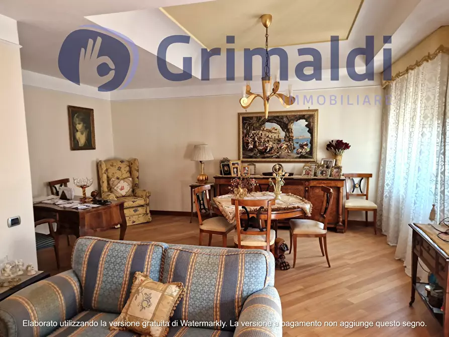 Immagine 11 di Pentalocale in vendita  in Via Pietro Castellino 141 a Napoli