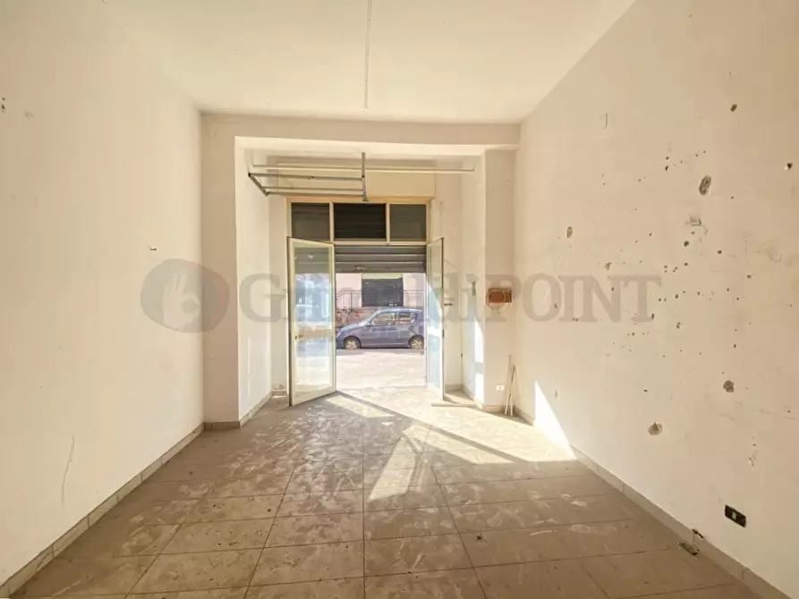 Immagine 2 di Locale commerciale in affitto  a Giugliano In Campania