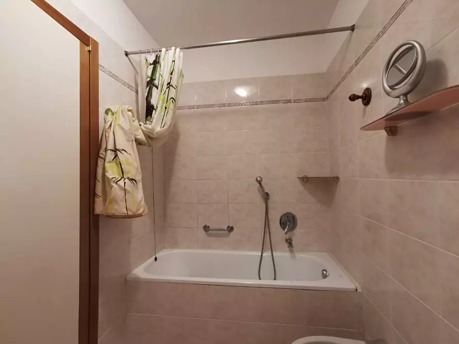 Immagine 13 di Bilocale in affitto  in Via Cinque Giornate 2 a Cernobbio