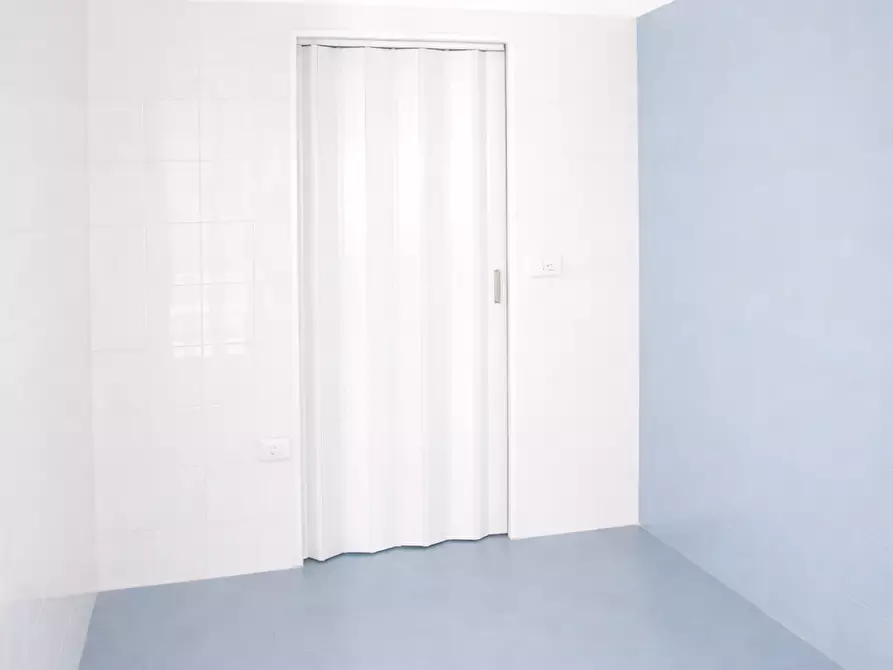 Immagine 7 di Locale commerciale in vendita  in Via Quarto 2/A a Melendugno