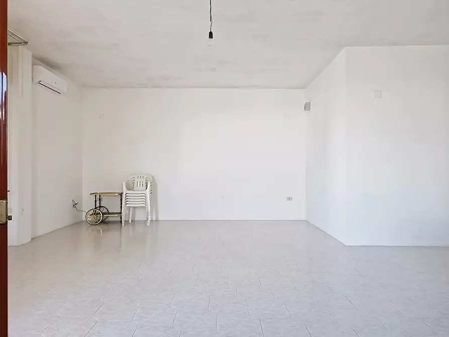 Immagine 5 di Pentalocale in vendita  in Via Fogazzaro Antonio 4 a Erchie