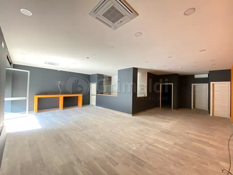 Immagine 3 di Locale commerciale in affitto  a Villaricca