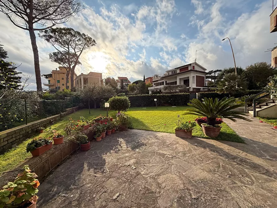 Immagine 29 di Quadrilocale in vendita  in Via Circeo 6 a Anzio