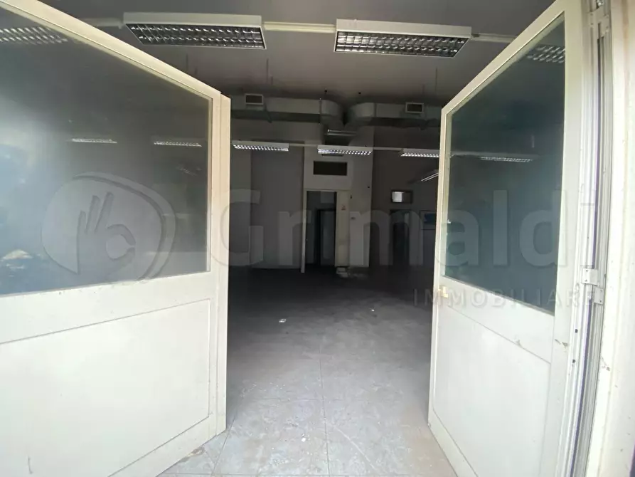 Immagine 3 di Locale commerciale in affitto  a Villaricca