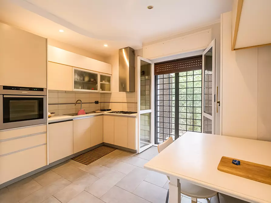 Immagine 3 di Trilocale in vendita  in Via Leonida Rech 58 a Roma