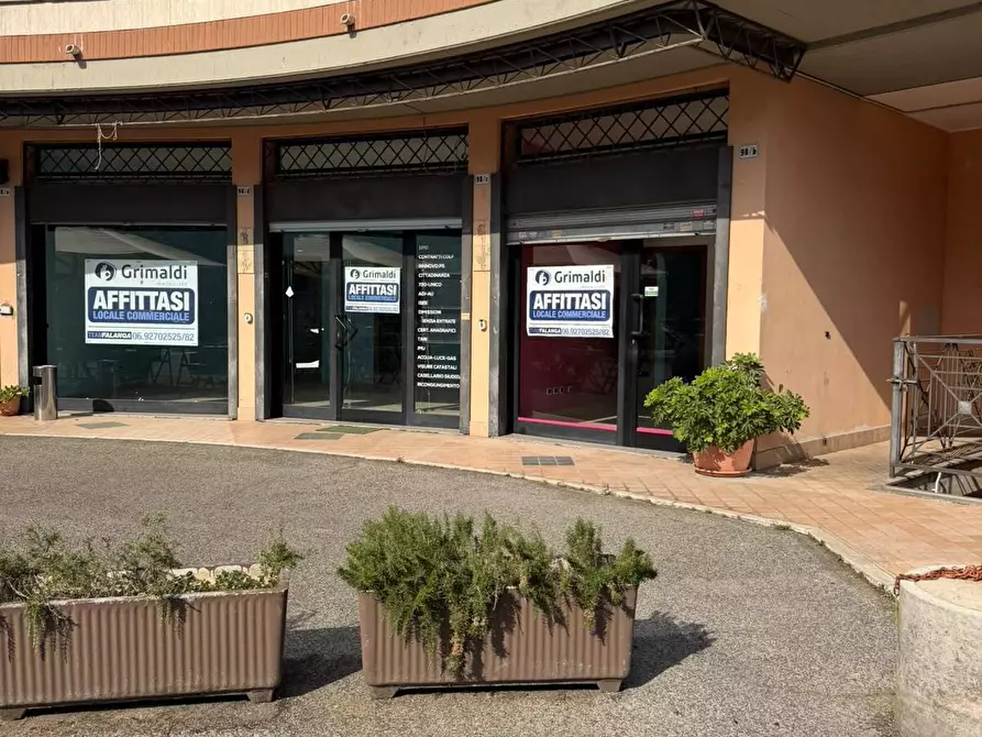 Immagine 2 di Attività commerciale in affitto  in Via Aldo Moro 98 a Aprilia