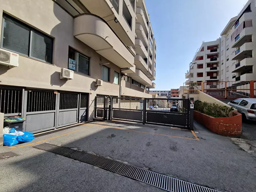 Immagine 5 di Locale commerciale in vendita  in Via Adolfo Celi 185 a Messina