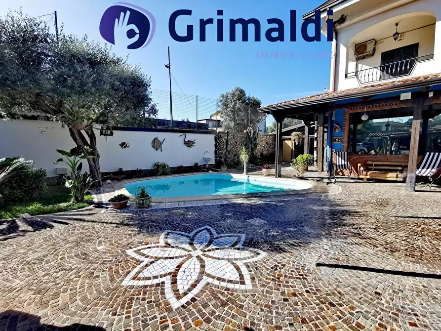 Immagine 1 di Villa in vendita  a Napoli