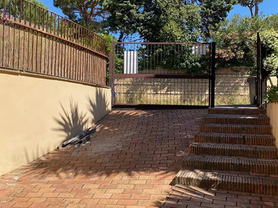 Immagine 13 di Garage in vendita  in VIA PEGASO 2 a Anzio