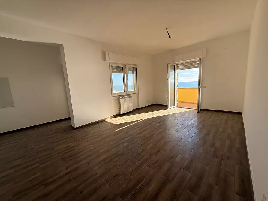 Immagine 11 di Trilocale in vendita  in Viale Virgilio 42 a Anzio