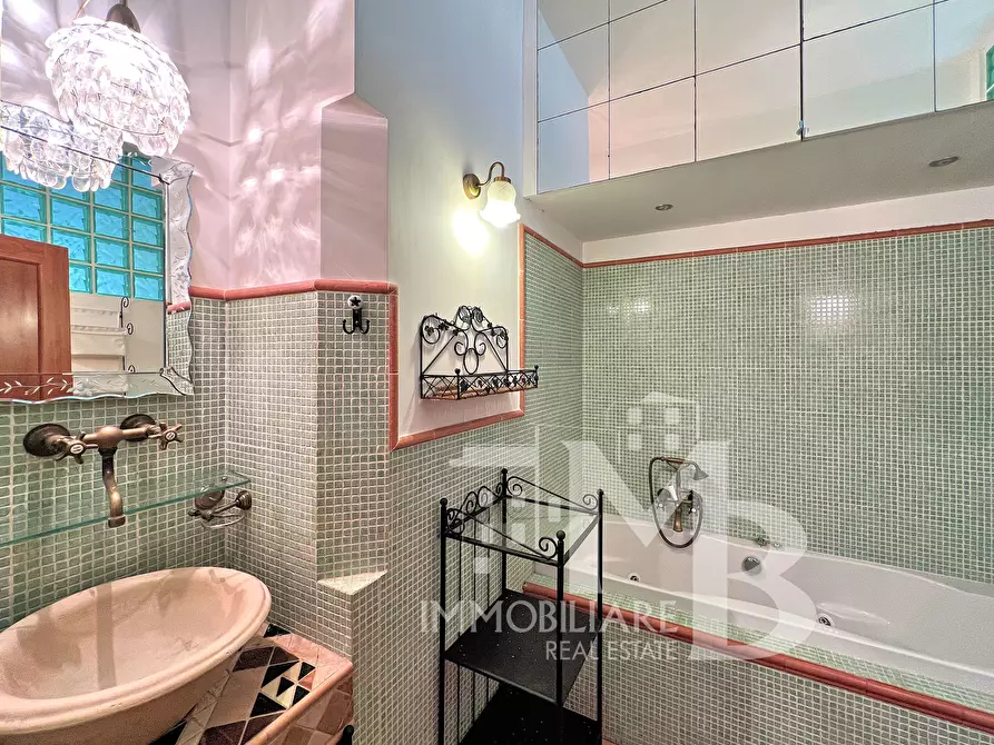 Immagine 25 di Quadrilocale in vendita  a Camogli