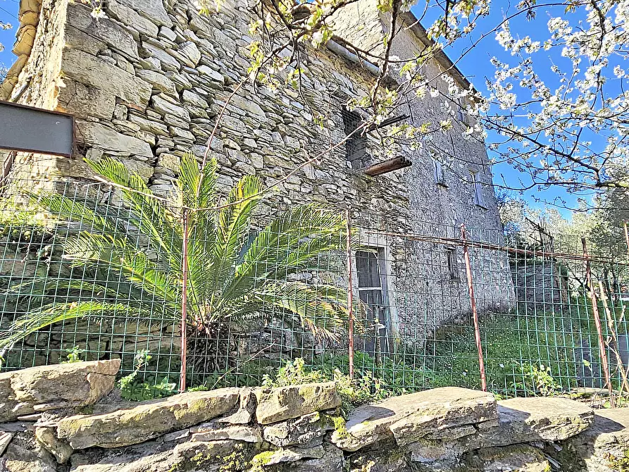 Immagine 1 di Magazzino in vendita  in Frazione Capreno a Sori