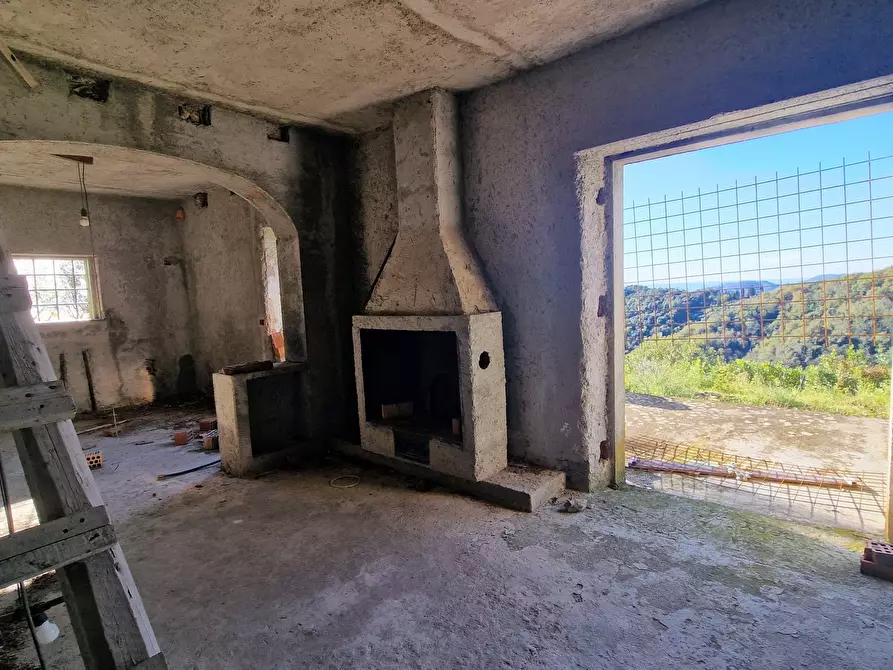 Immagine 29 di Rustico / casale in vendita  a Sarzana