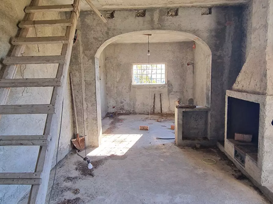 Immagine 27 di Rustico / casale in vendita  a Sarzana