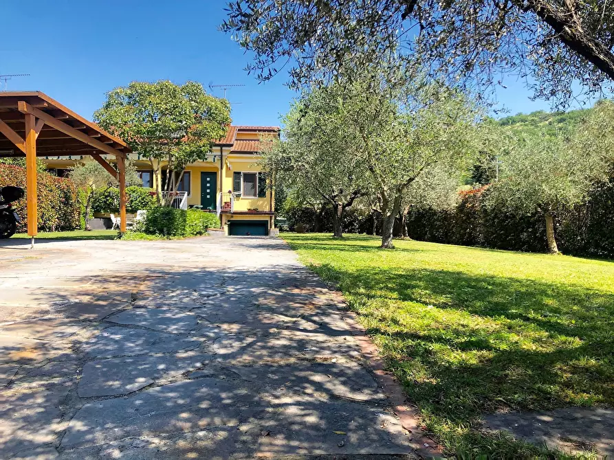 Immagine 2 di Villetta a schiera in vendita  a Sarzana