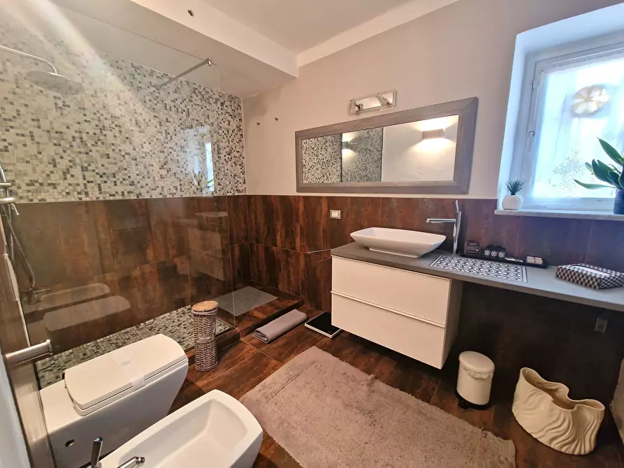 Immagine 10 di Quadrilocale in affitto  a Sarzana