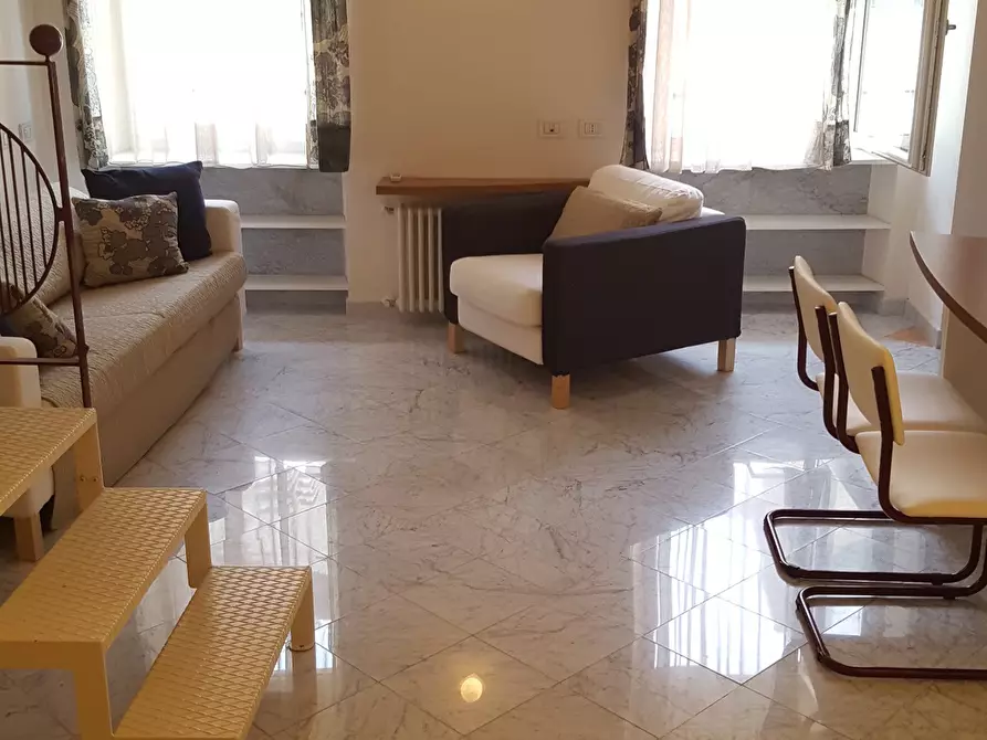 Immagine 6 di Trilocale in affitto  a Sarzana