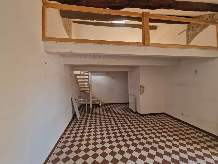 Immagine 54 di Quadrilocale in affitto  a Sarzana