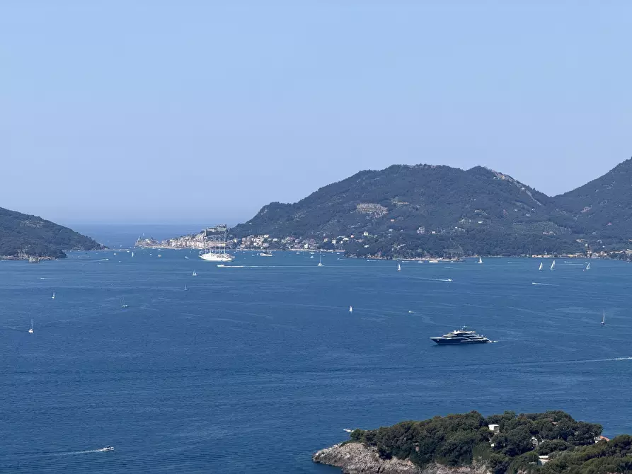 Immagine 2 di Trilocale in vendita  a Lerici