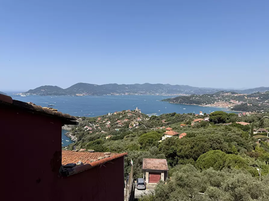 Immagine 17 di Trilocale in vendita  a Lerici