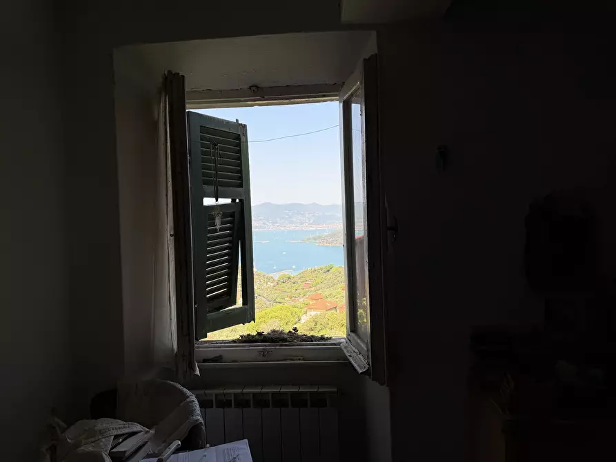 Immagine 11 di Trilocale in vendita  a Lerici