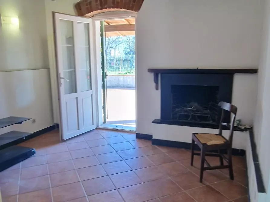 Immagine 15 di Trilocale in affitto  a Ameglia