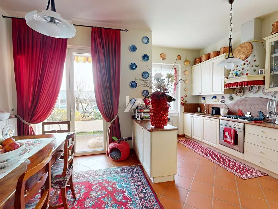 Immagine 5 di Villa in vendita  in Via Vittorio Veneto 8 a Rezzato