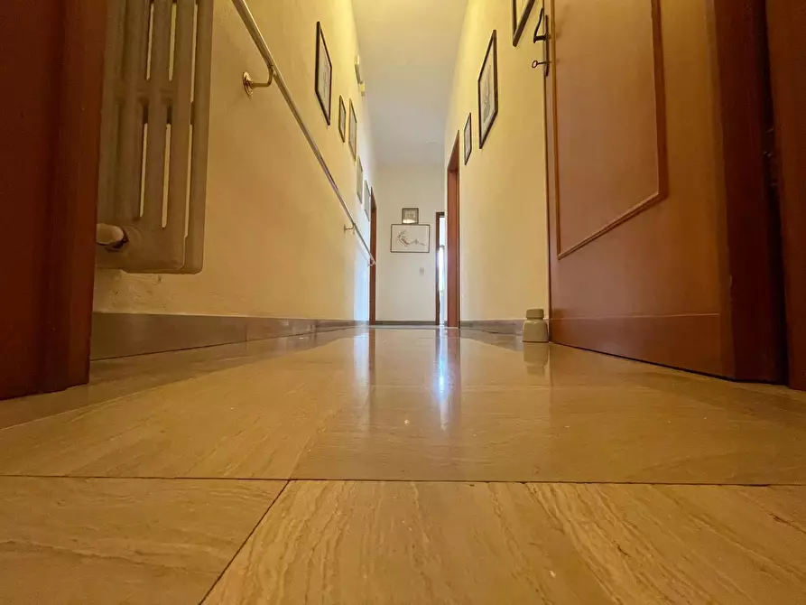 Immagine 21 di Quadrilocale in affitto  a Pietrasanta