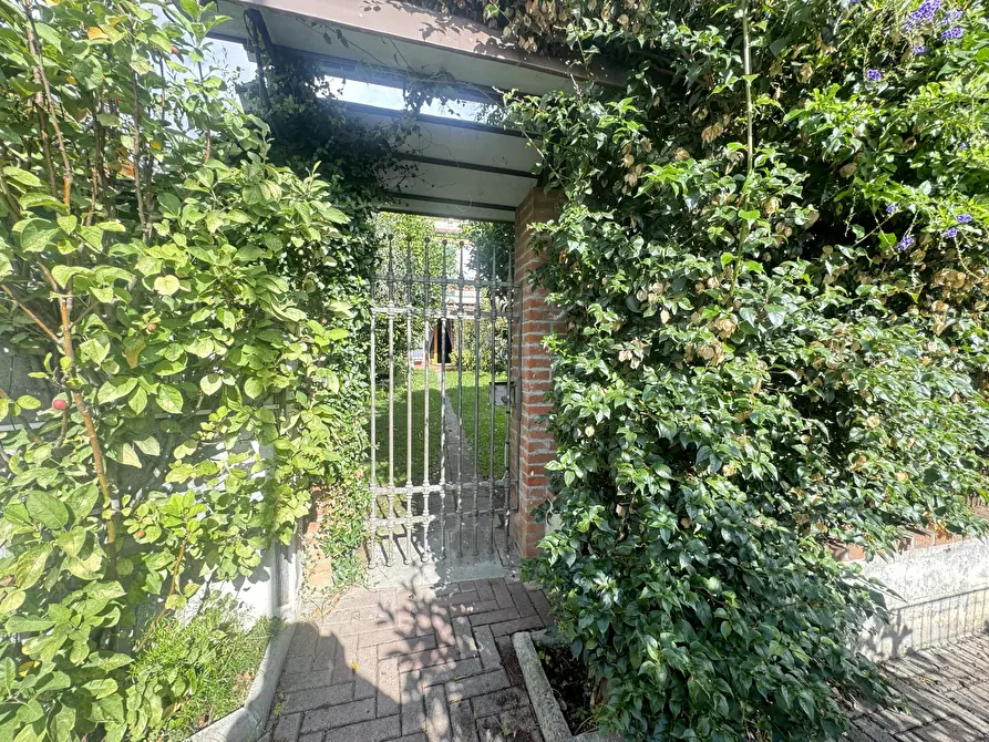 Immagine 58 di Porzione di casa in vendita  a Pietrasanta