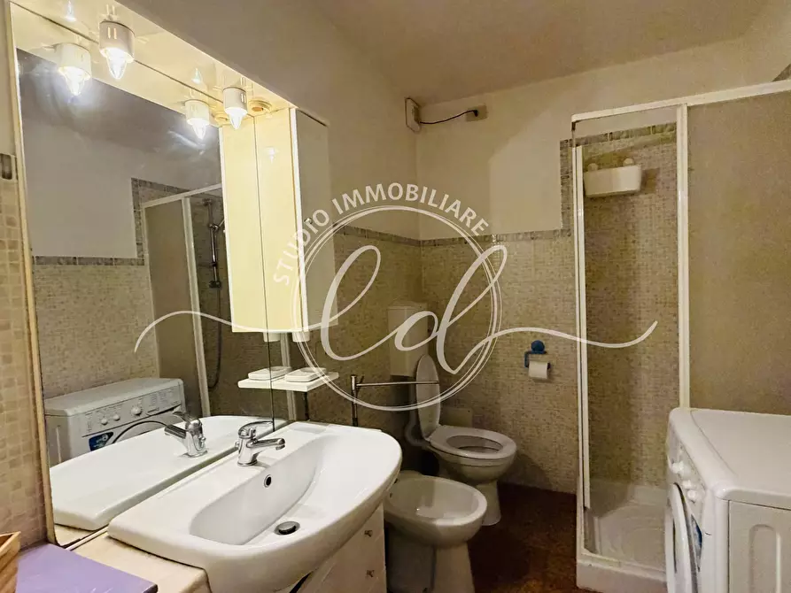 Immagine 18 di Trilocale in affitto  a Pietrasanta