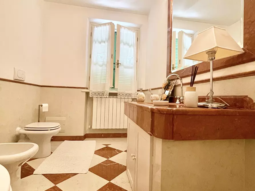 Immagine 21 di Porzione di casa in vendita  a Seravezza