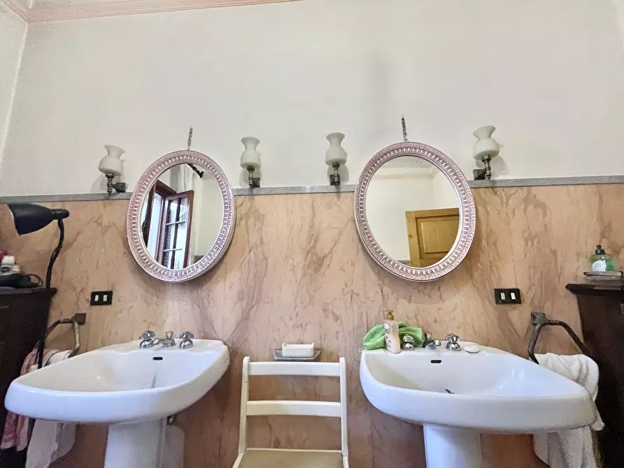 Immagine 17 di Casa indipendente in vendita  a Camaiore