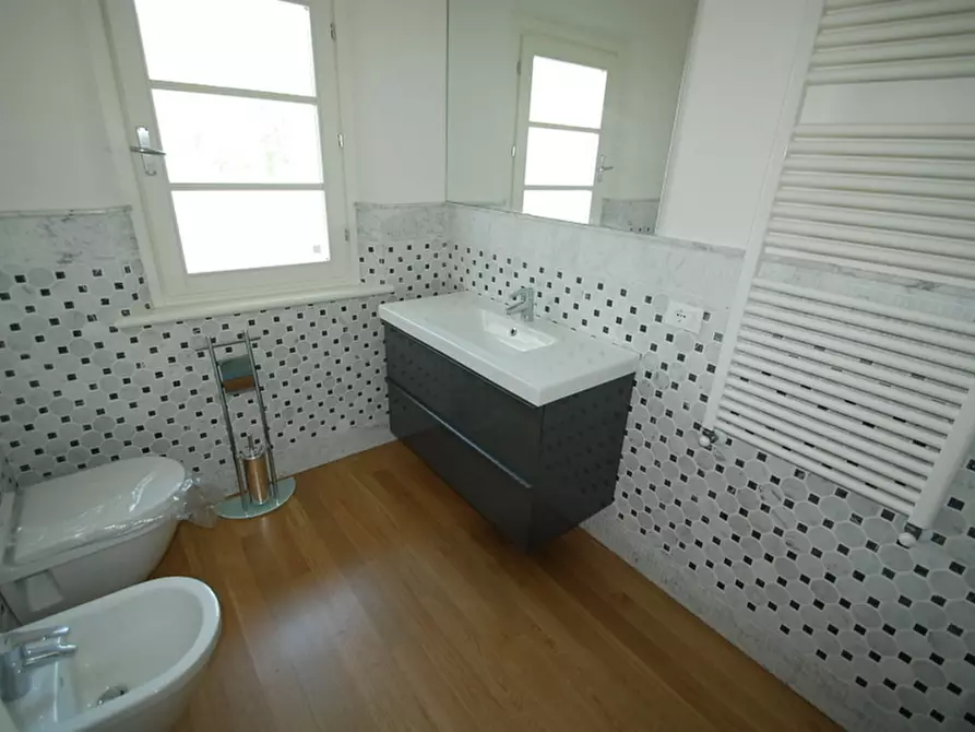 Immagine 97 di Villa in vendita  a Pietrasanta