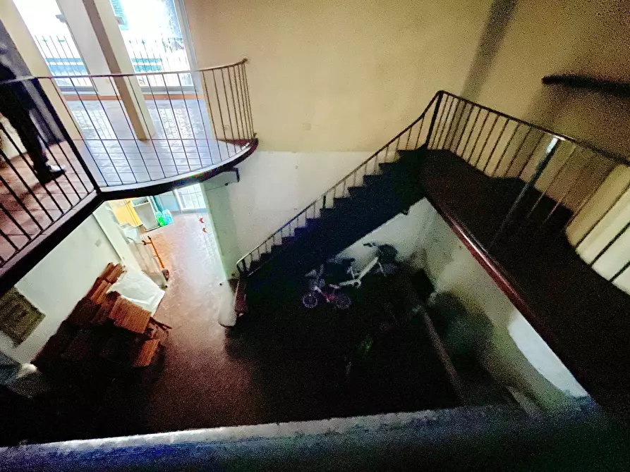 Immagine 3 di Locale commerciale in affitto  a Camaiore