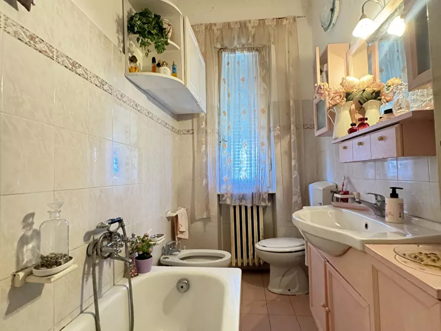 Immagine 35 di Porzione di casa in vendita  a Massa