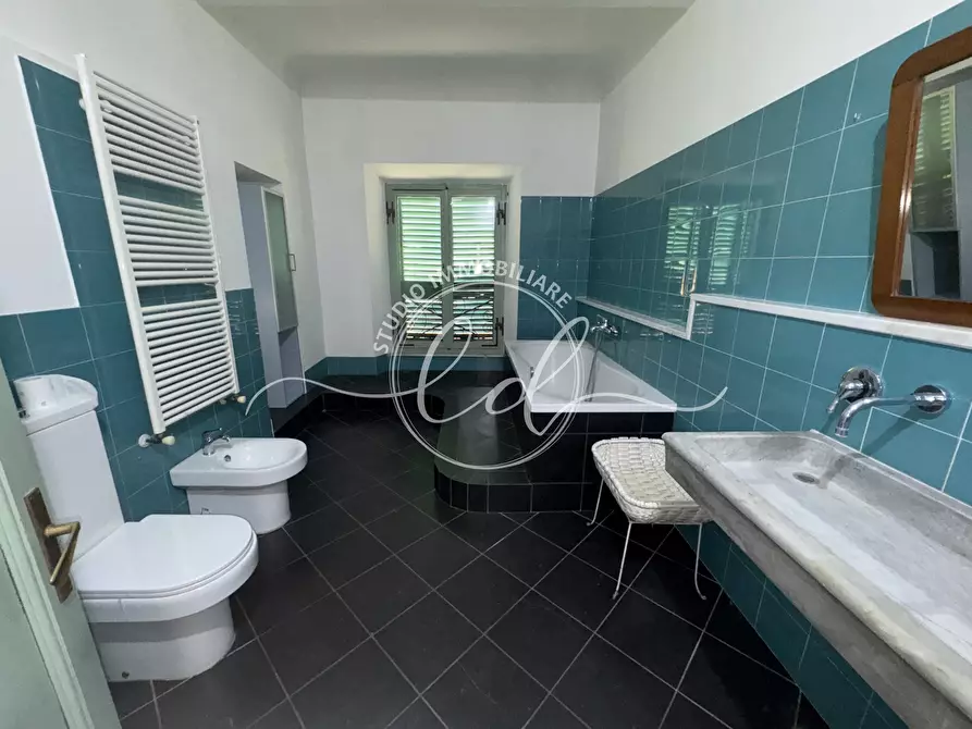 Immagine 24 di Quadrilocale in affitto  a Pietrasanta