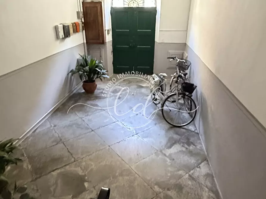 Immagine 24 di Trilocale in affitto  a Pietrasanta