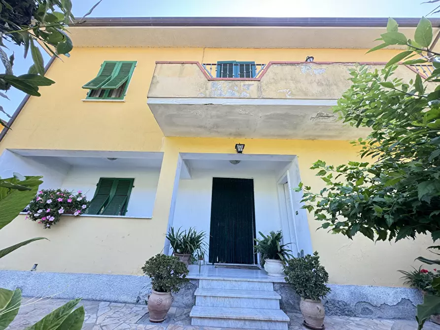 Immagine 59 di Porzione di casa in vendita  a Massa