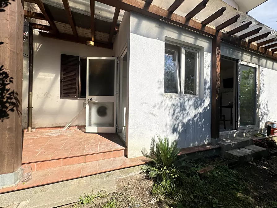 Immagine 5 di Porzione di casa in vendita  a Massa