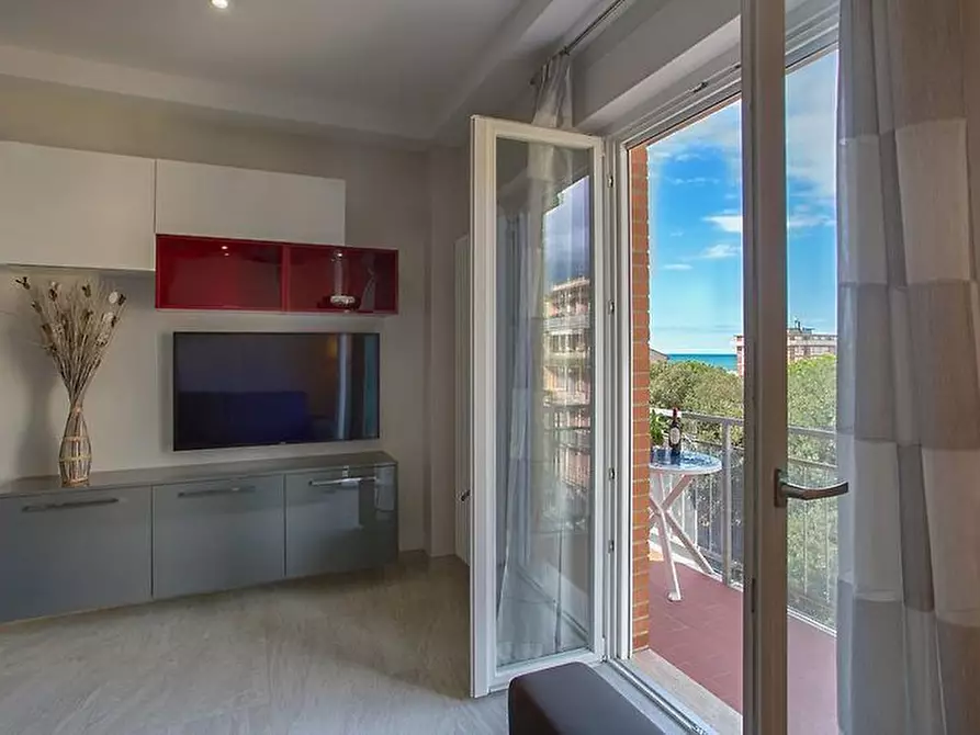 Immagine 11 di Bilocale in affitto  a Camaiore